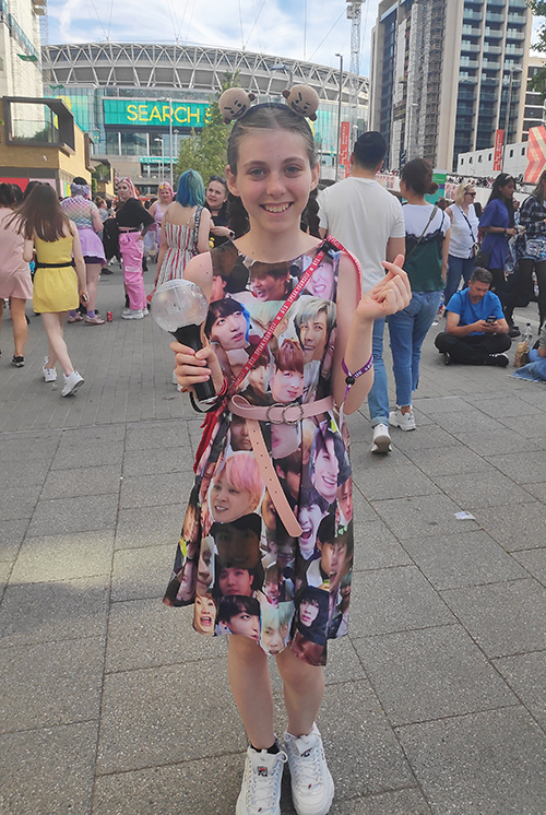 Jessica Woolston, 13 (U.K.). When talking about patterns, Jessica's outfit was probably the most extravagant among all the ones I saw at the concert. Her dress shows a collage of all BTS members making funny faces.